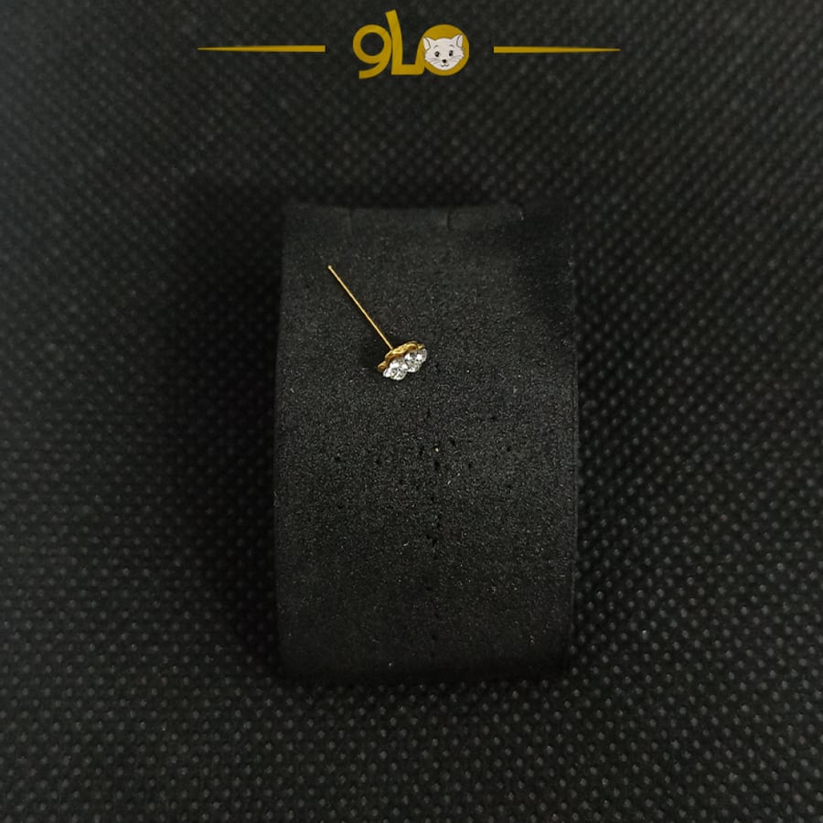 زمام بيرسينج ذهب عيار 18K وردة بسبع فصوص بيضاء