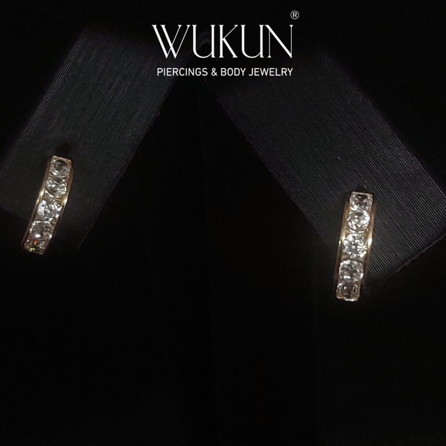 Small hoop earrings, 18k gold, classic, with shiny stones