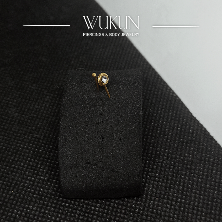 18k gold bezel without hole, round shape with white stone