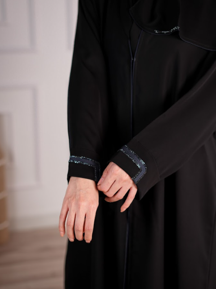 عبايات تطريز خفيف