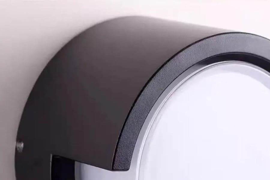 جداري خارجي LED دائري 5 واط بإضاءة صفراء وجرم أسود IP66