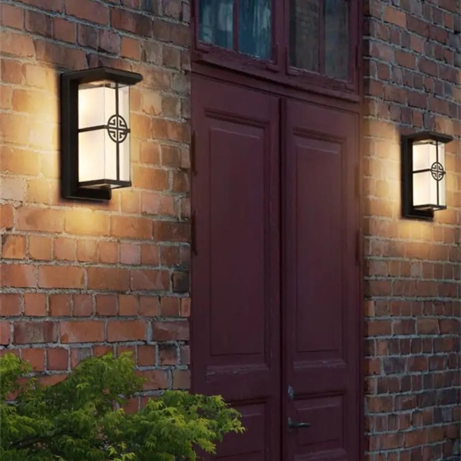 ابليك جداري خارجي موديل 447  LED مستطيل 30 واط بإضاءة صفراء وجرم أسود