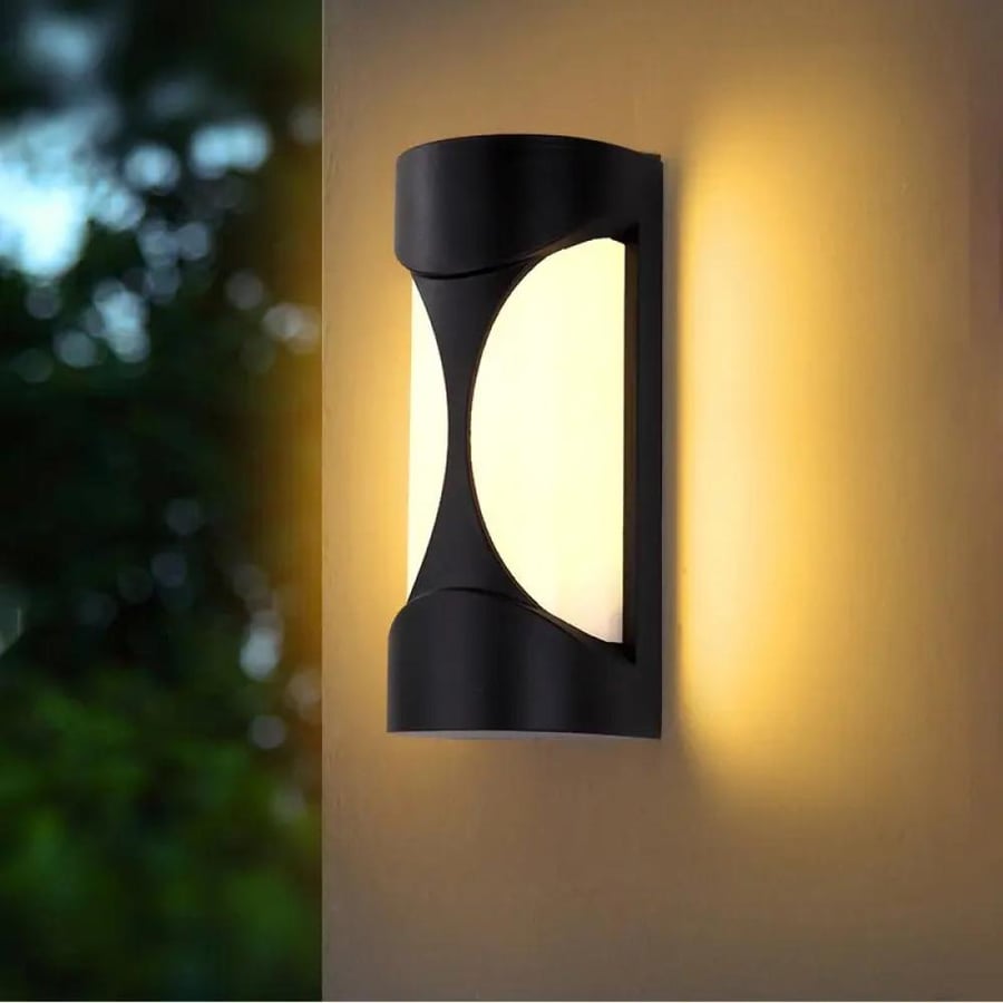 مصباح خارجي جداري فراشة LED 24واط بإضاءة صفراء وجرم أسود من البلاستيك