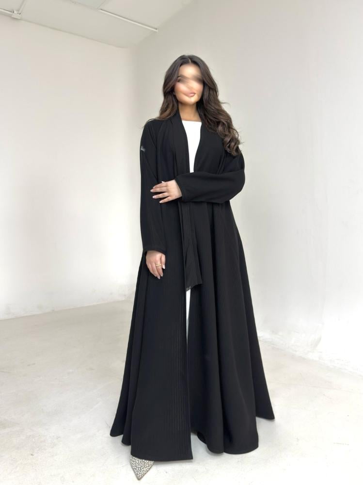 عباية كريب اسود مع جاكار مخطط
