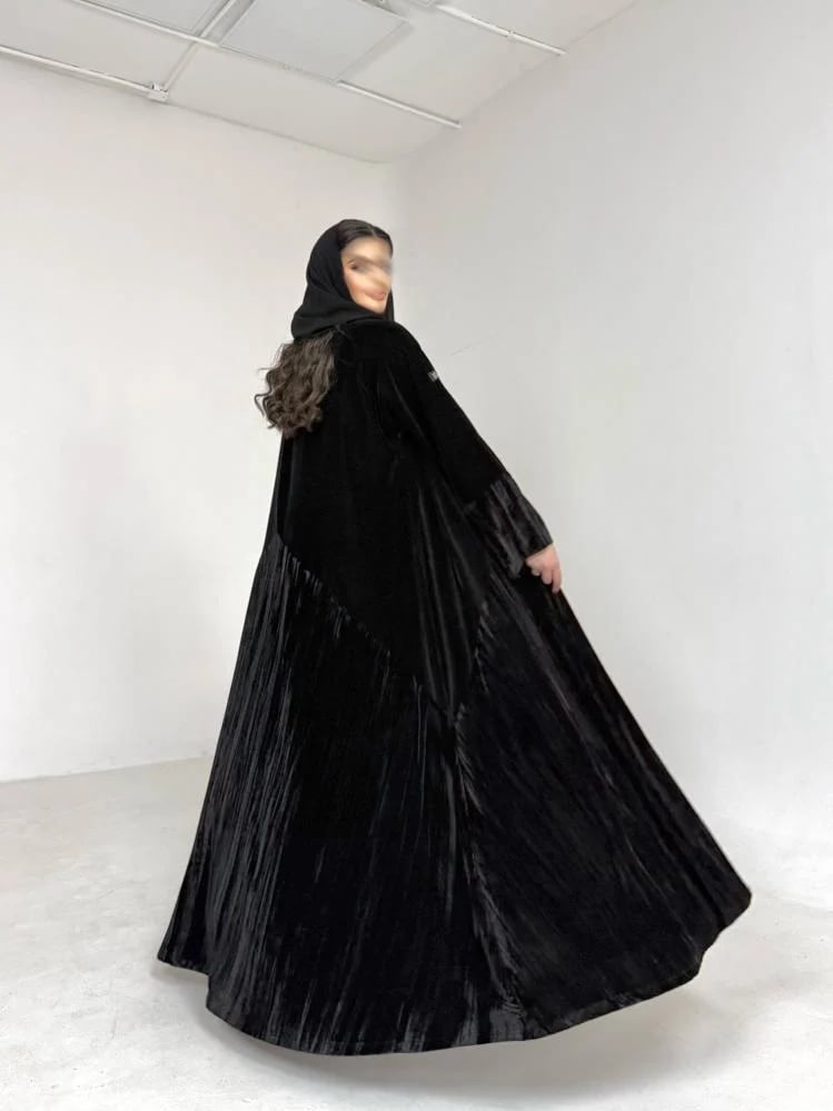 عباية مخمل سادة مع مخمل مكسر