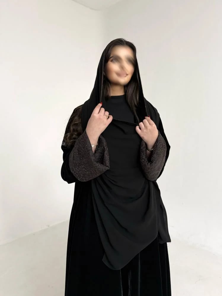 عباية مخمل اسود مع حرير تركي