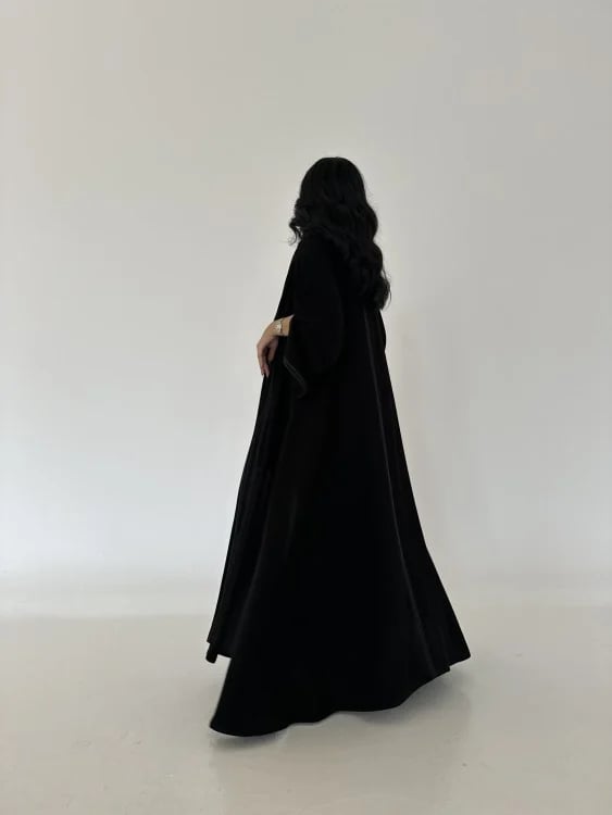 عباية كريب اسود مع رمادي قصة كلوش