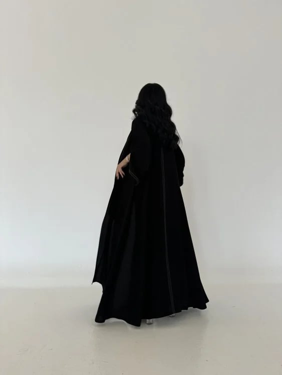 عباية كريب اسود مع رمادي قصة كلوش
