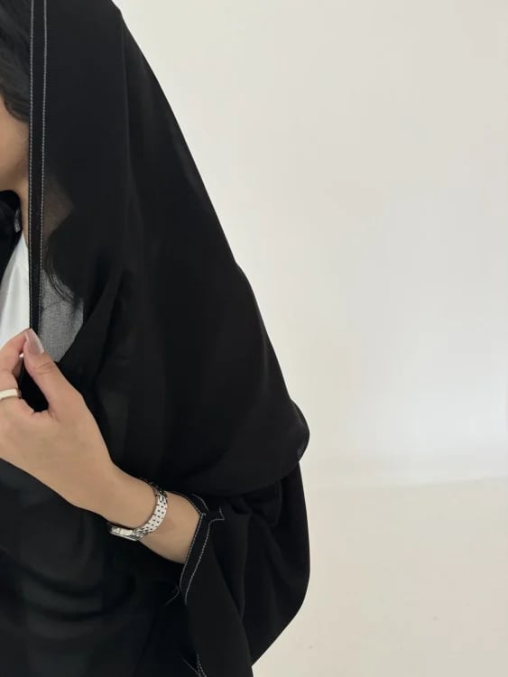 عباية كريب اسود مع رمادي قصة كلوش