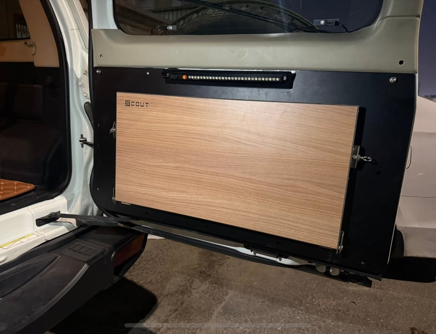 Tailgate Basic Table - Nissan VTC