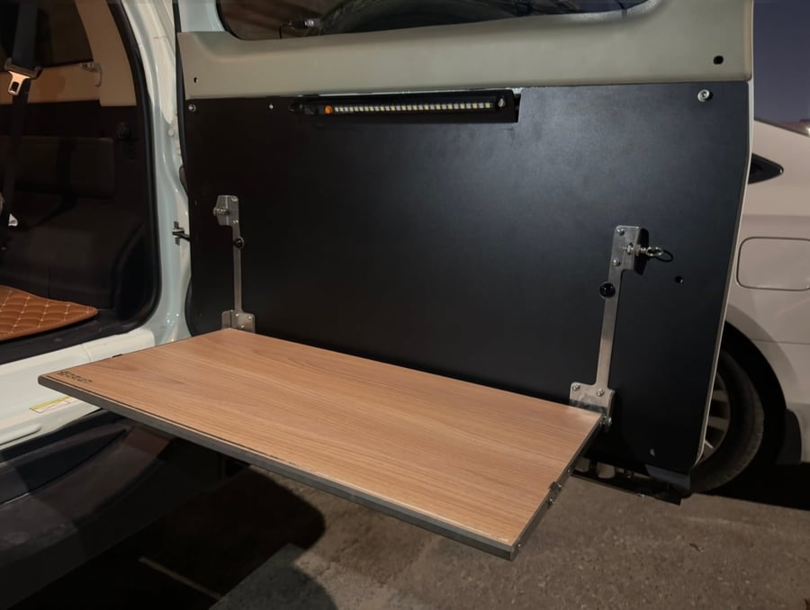 Tailgate Basic Table - Nissan VTC