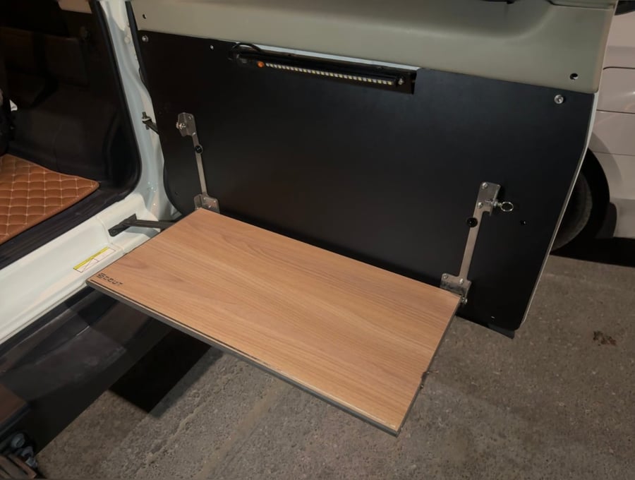 Tailgate Basic Table - Nissan VTC
