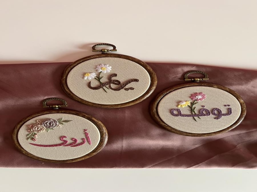 تعليقات سيارة للنساء