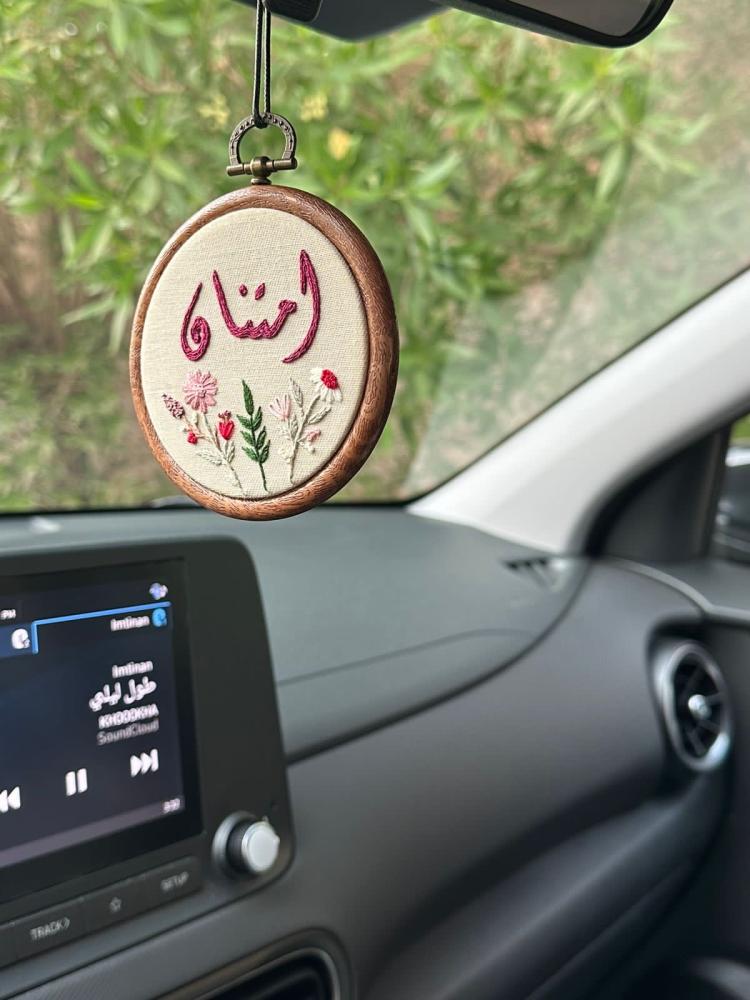 تعليقات سيارة للنساء