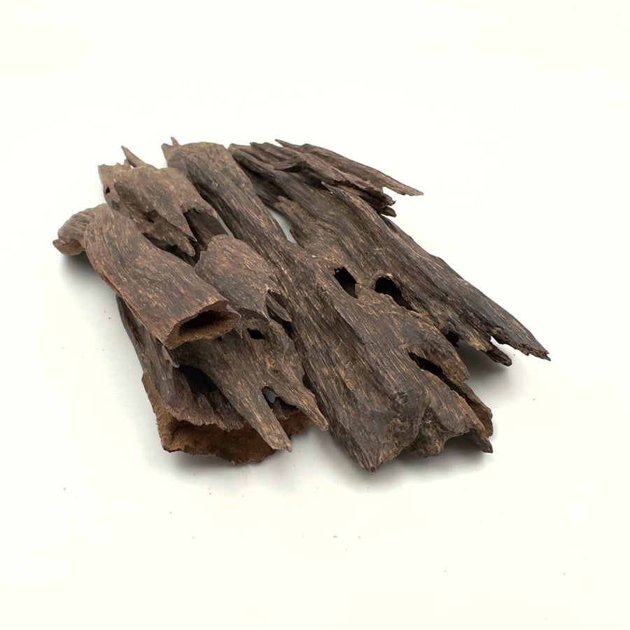 عود هندي جبلي فاخر نكهه زعفرانية
