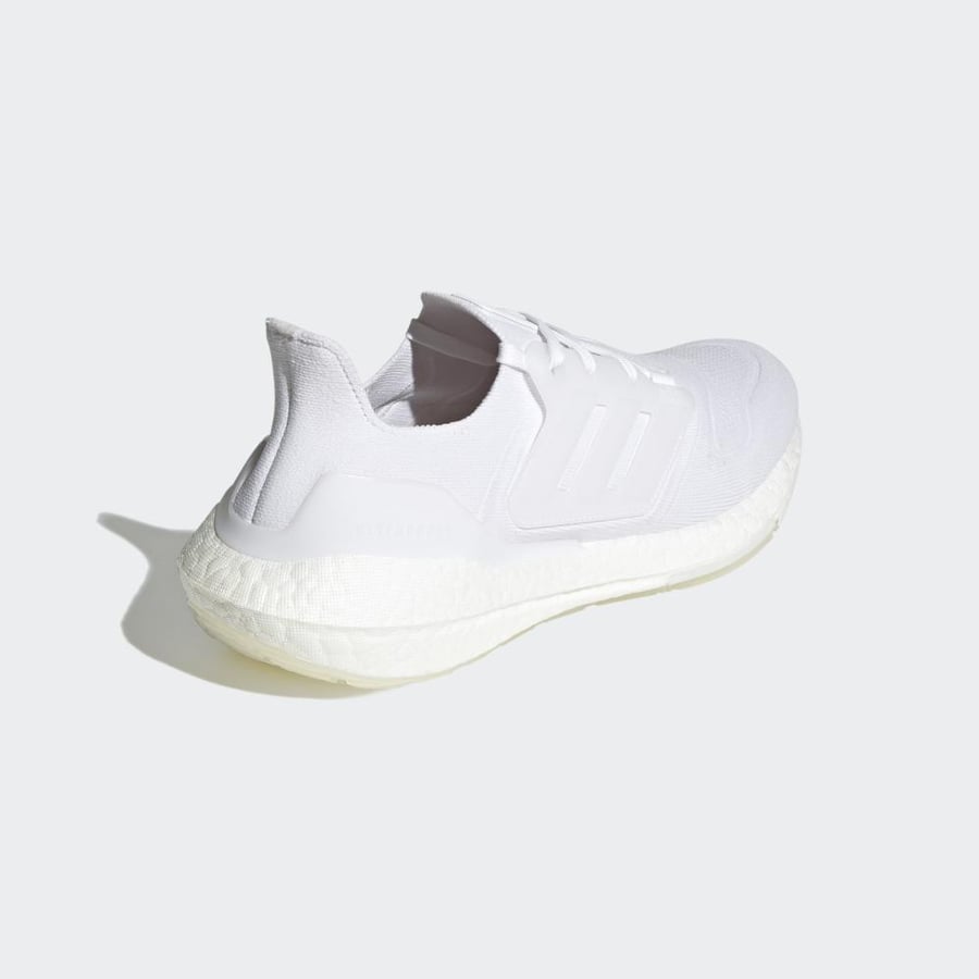 ULTRABOOST 22