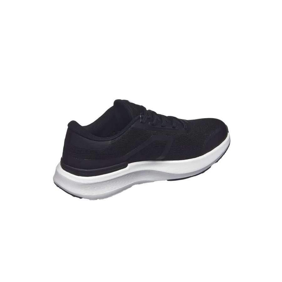 CROSS-TRAINING SHOES