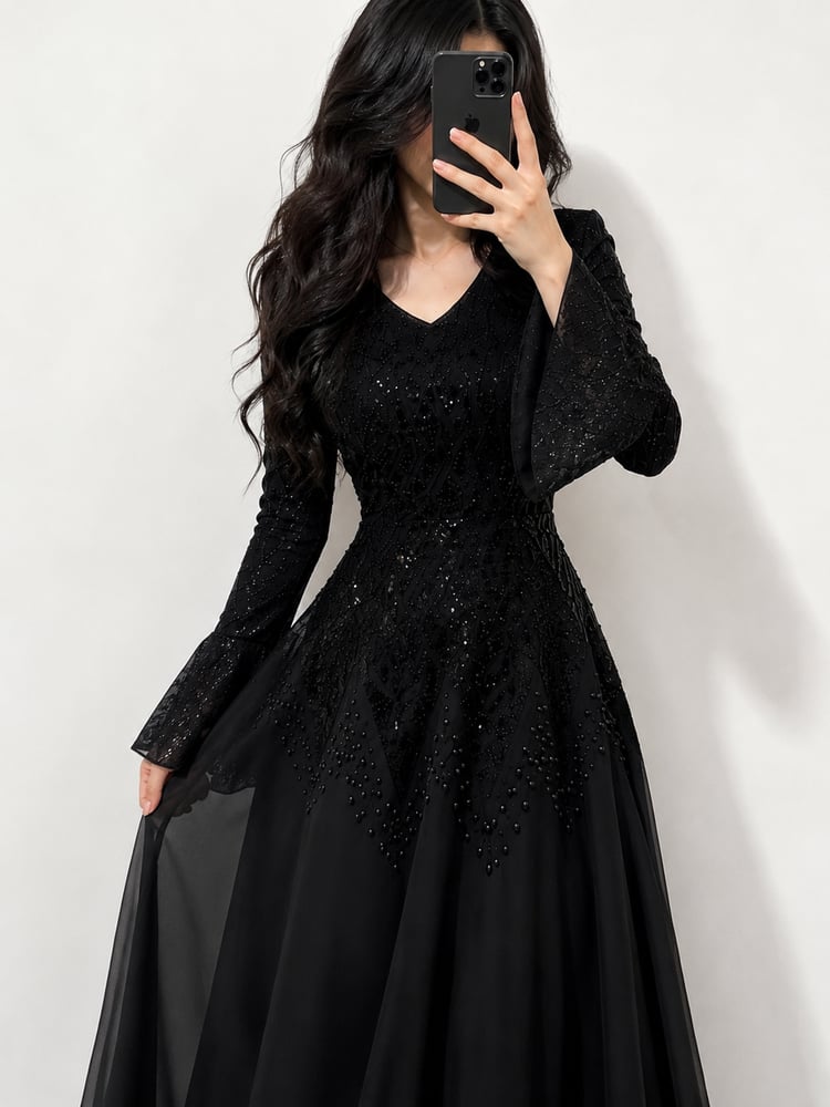 فستان سهرة أسود بتطريز اسود