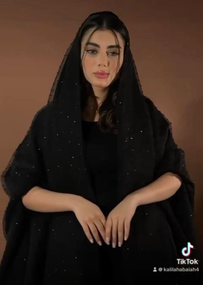 عبايه تول لامع مع طرحه من نفس الخامه