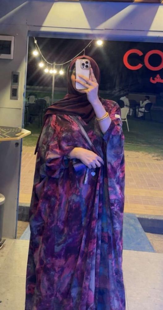 عبايه قماش شيفون دبل فيس مموجه بقصه نص بشت