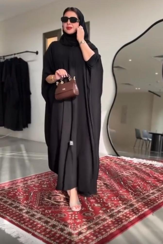 عبايه قماش سوبر ندى خفيف بقصه دائريه مع طرحه قماش كوري