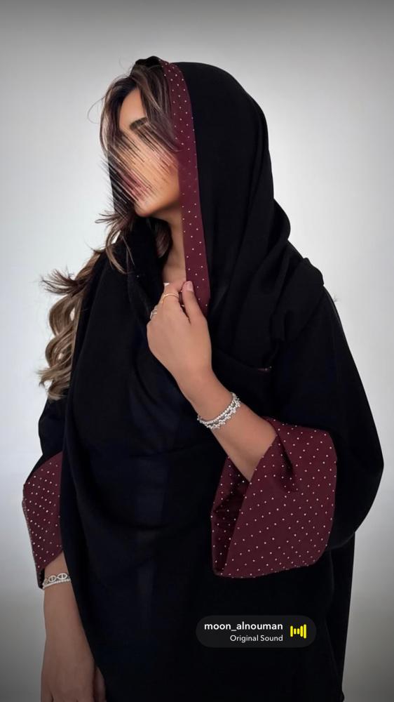 عبايه بقماش سيراميك إندونيسي مع  تدخيله بلون العنابي اللامع مع طرحه