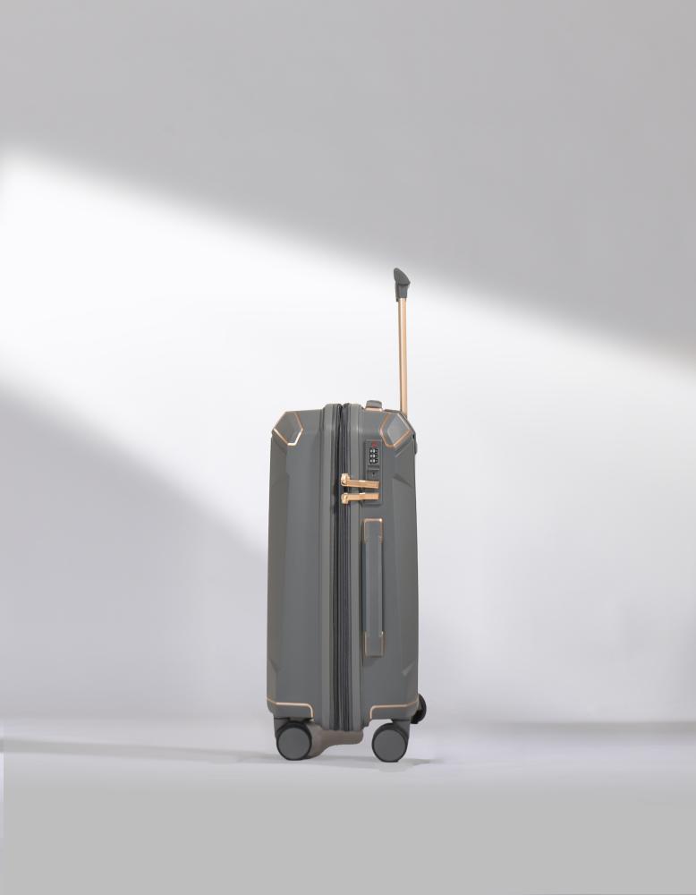 شنط سفر من تراك مقاس 20 انش