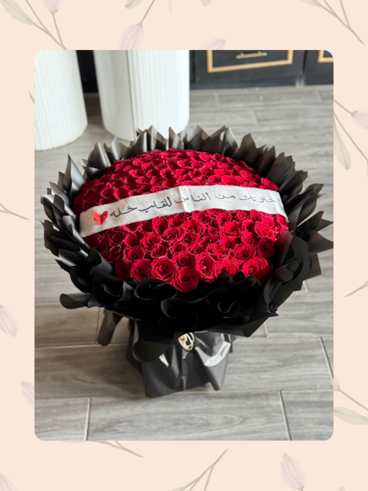 ورد مع تغليف اسود