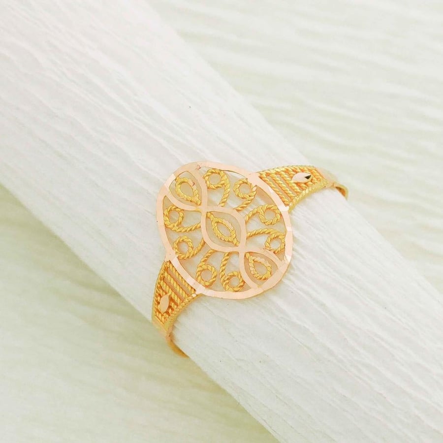 Pure 21-karat gold ring, weight approximately 1 gram