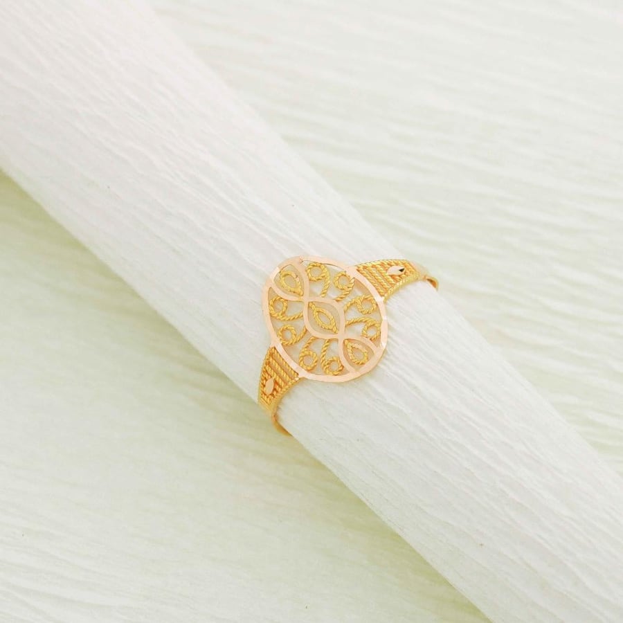 Pure 21-karat gold ring, weight approximately 1 gram