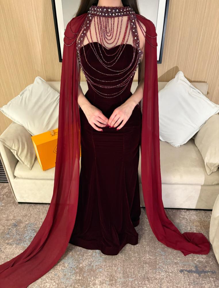 فستان احمر انيق