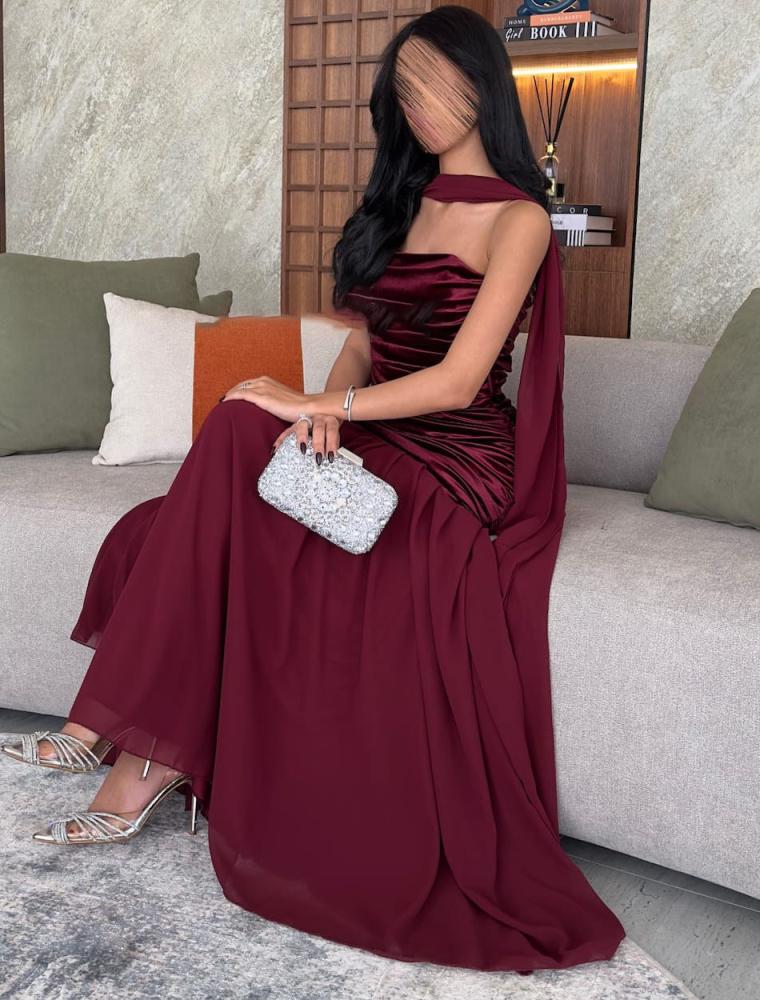 فستان مخمل عودي مع شال