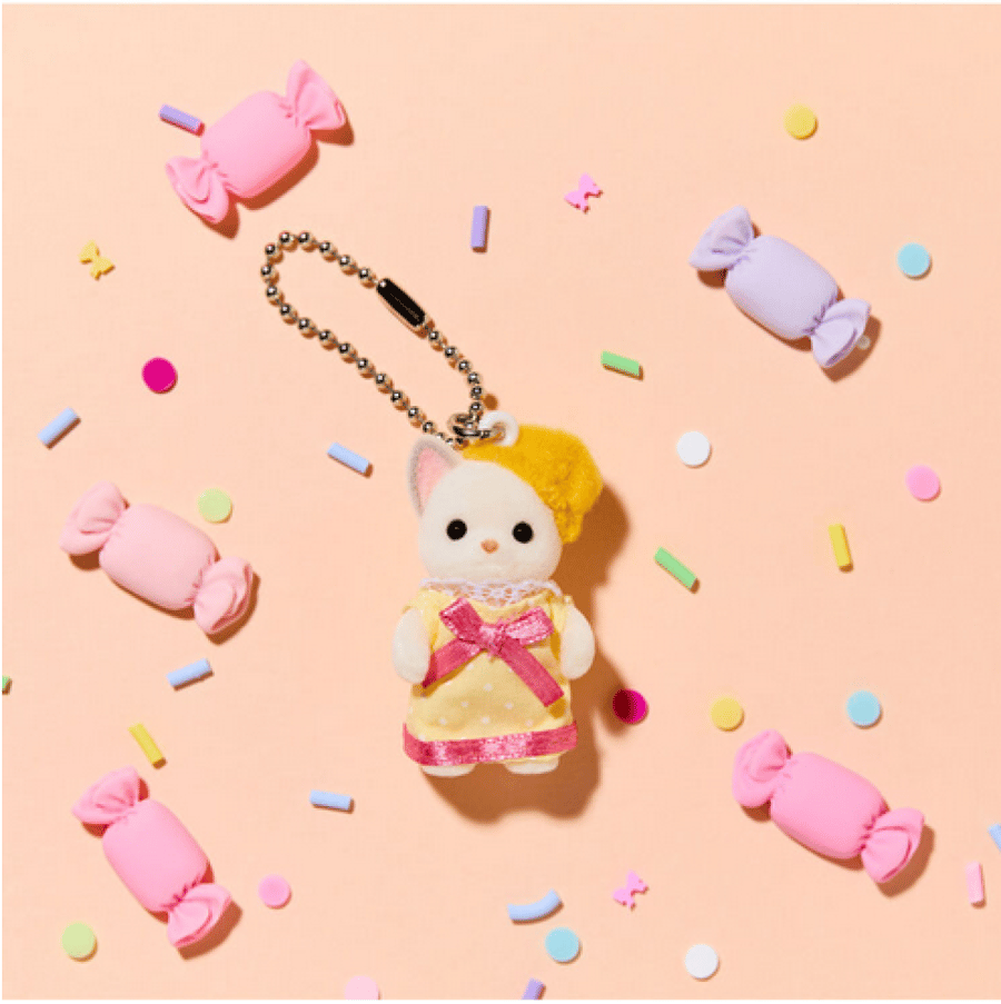 سلفانيان فاميليز تشيواوا ميدالية | Sylvanian Families Chihuahua Keychain (Yellow Dress)