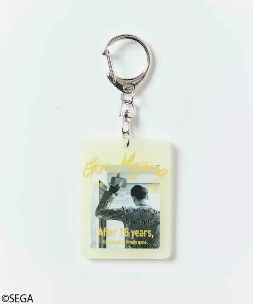 ميدالية مضيئة – غورو ماجيما (ياكوزا كيوامي 2) | glow-in-the-dark keychain – Goro Majima (Yakuza Kiwami 2)