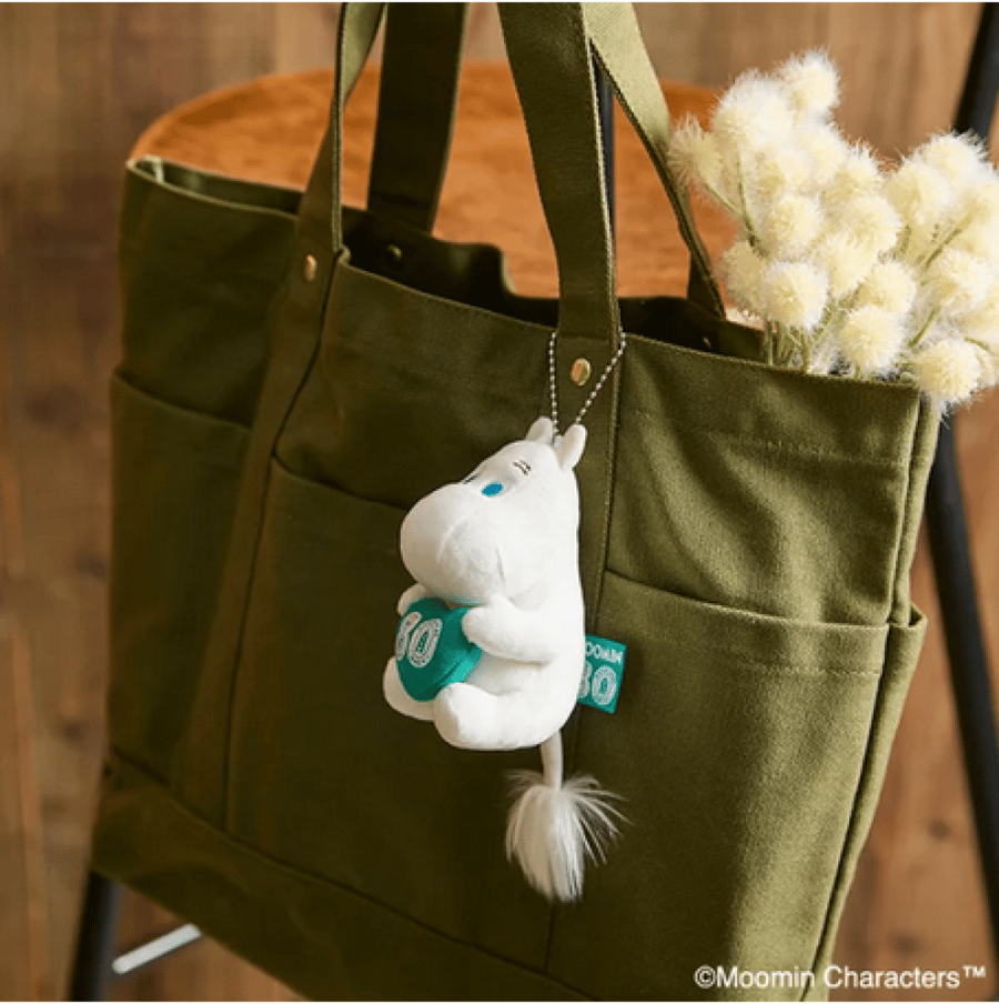 مومين دمية مومين مع تعليقة | Moomin Logo Mascot—80th Anniversary