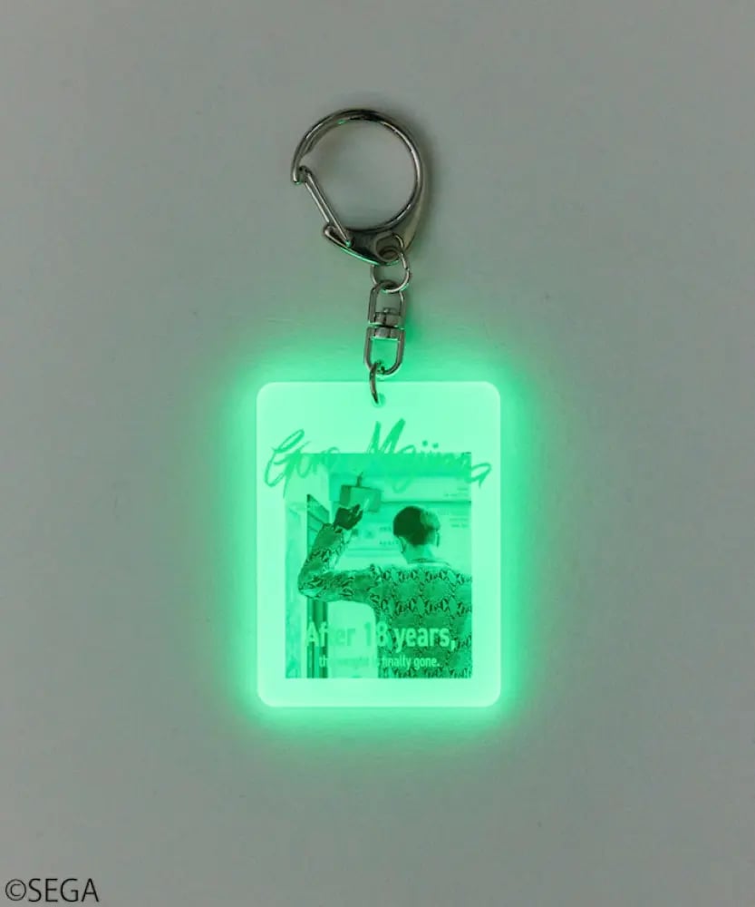 ميدالية مضيئة – غورو ماجيما (ياكوزا كيوامي 2) | glow-in-the-dark keychain – Goro Majima (Yakuza Kiwami 2)