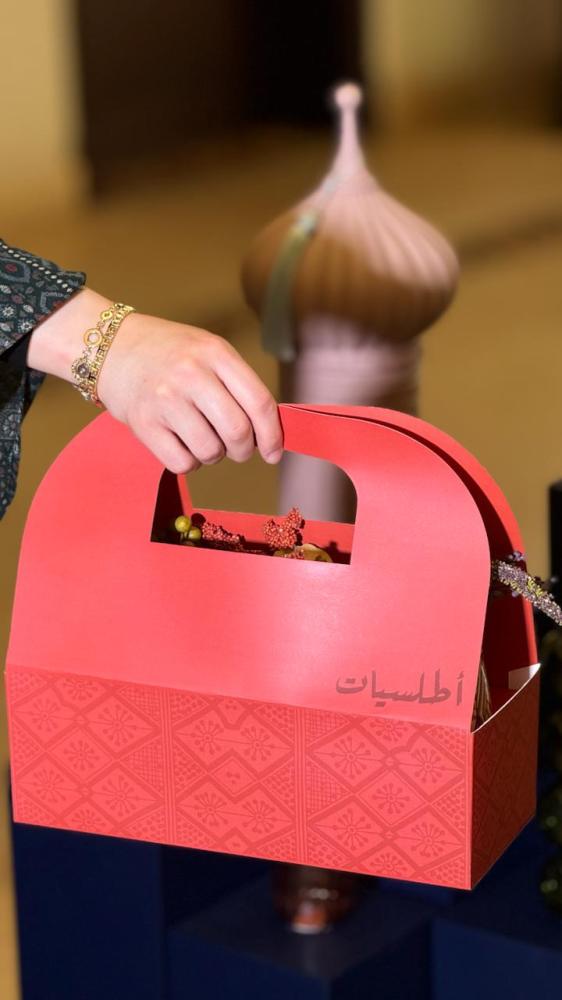 مجموعة أكواب فخارية