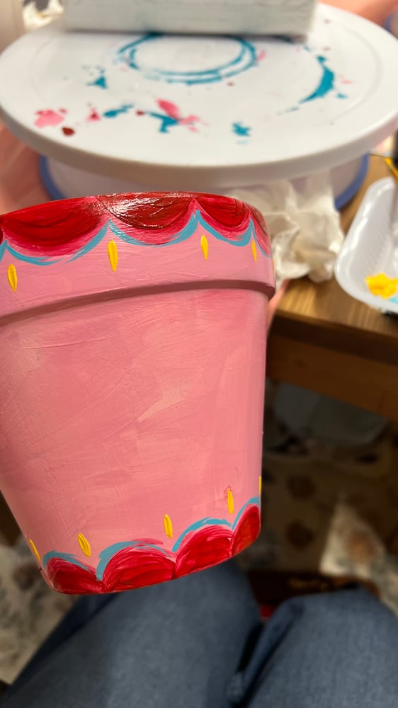 تجربة الرسم على الفخار ( ٤ )