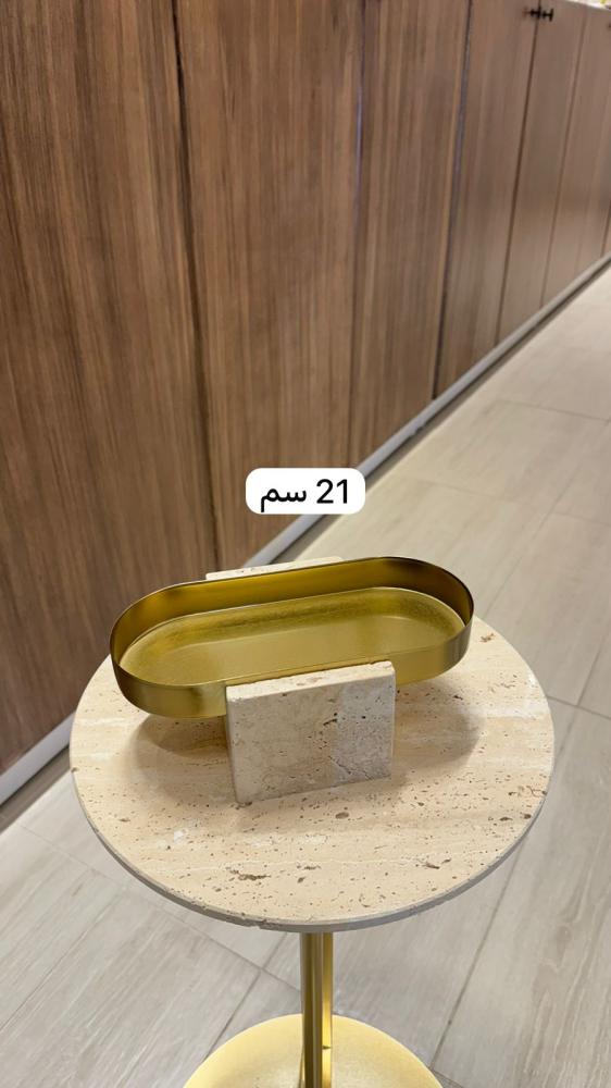 Small plate with a marble base