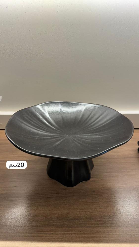 صحن اسود بقاعدة A