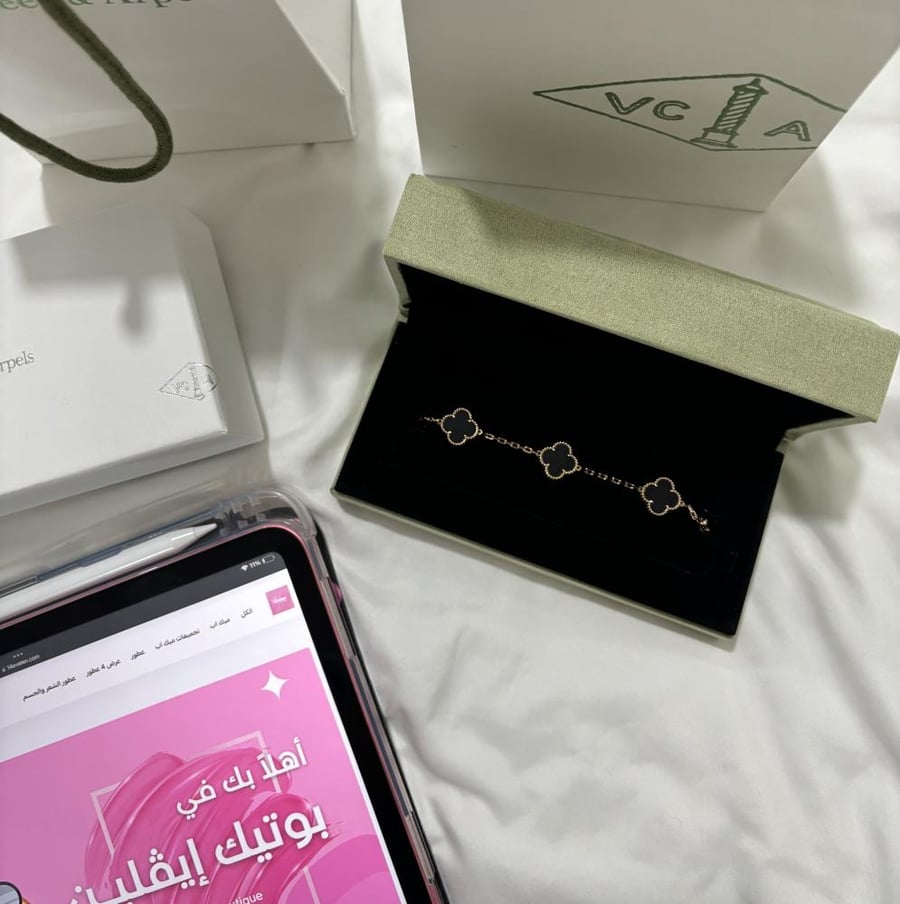 أسوارة فان كليف روز قولد أسود