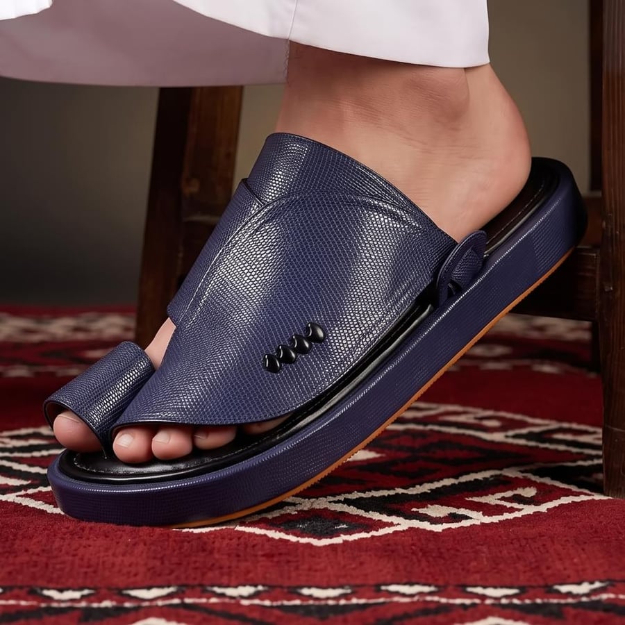 حذاء شرقي فاخر