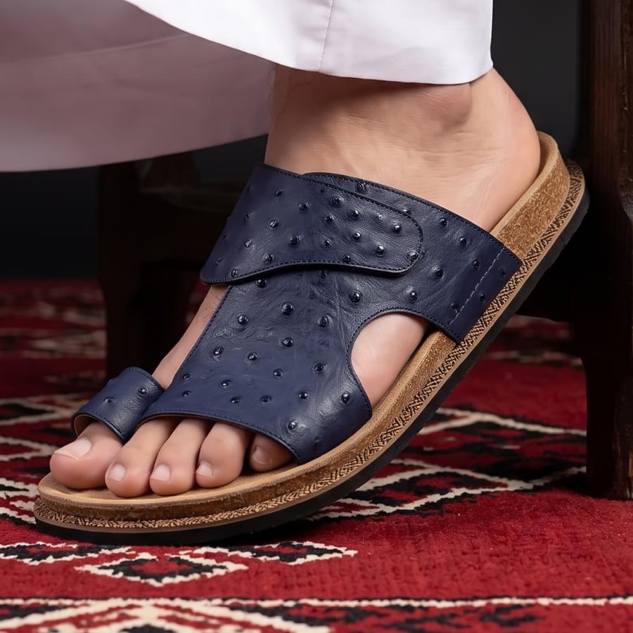 حذاء شرقي فاخر