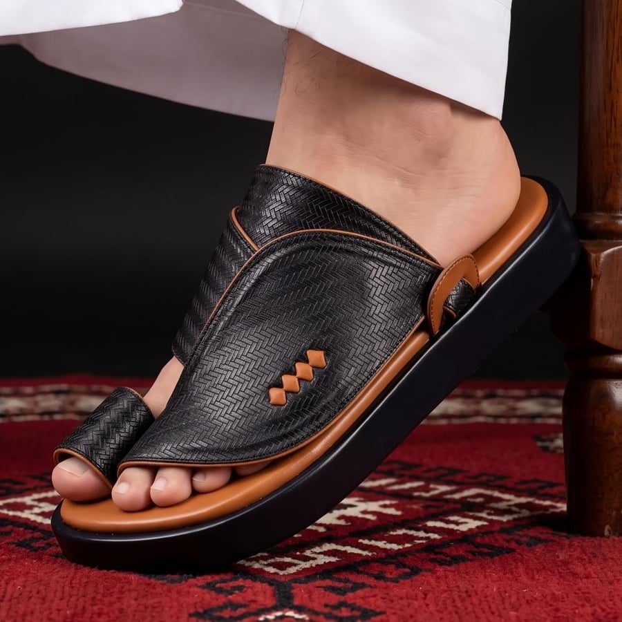حذاء شرقي فاخر