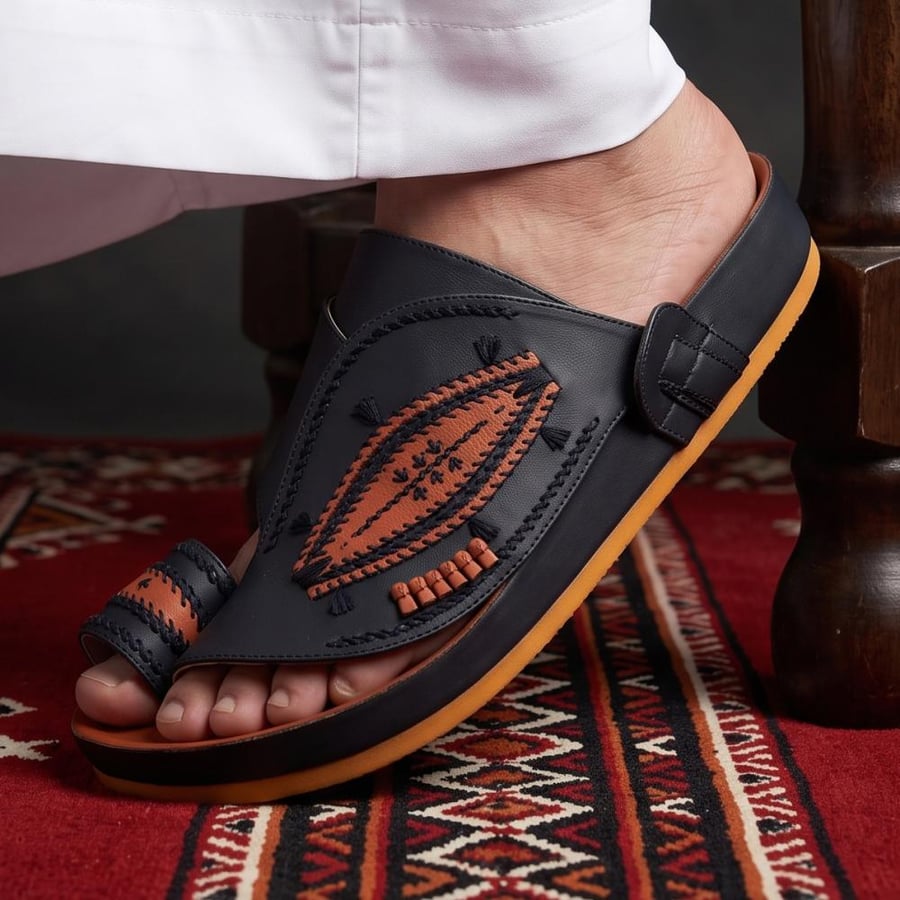 حذاء شرقي فاخر