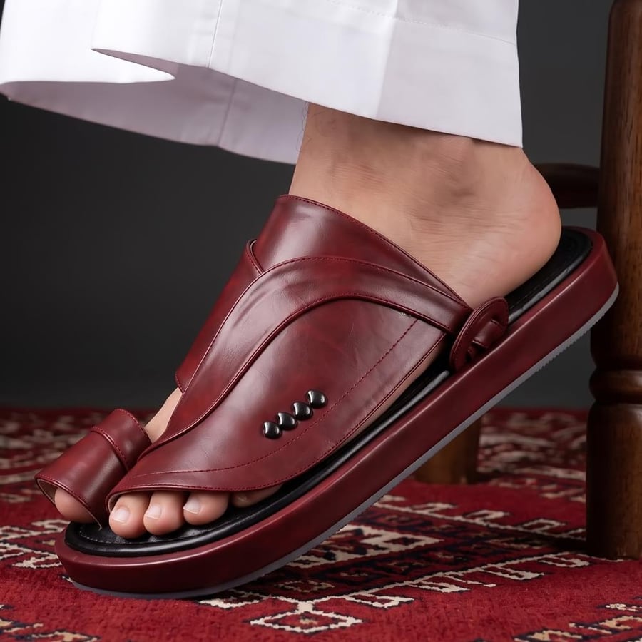 حذاء شرقي فاخر