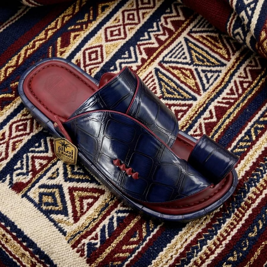 حذاء شرقي فاخر