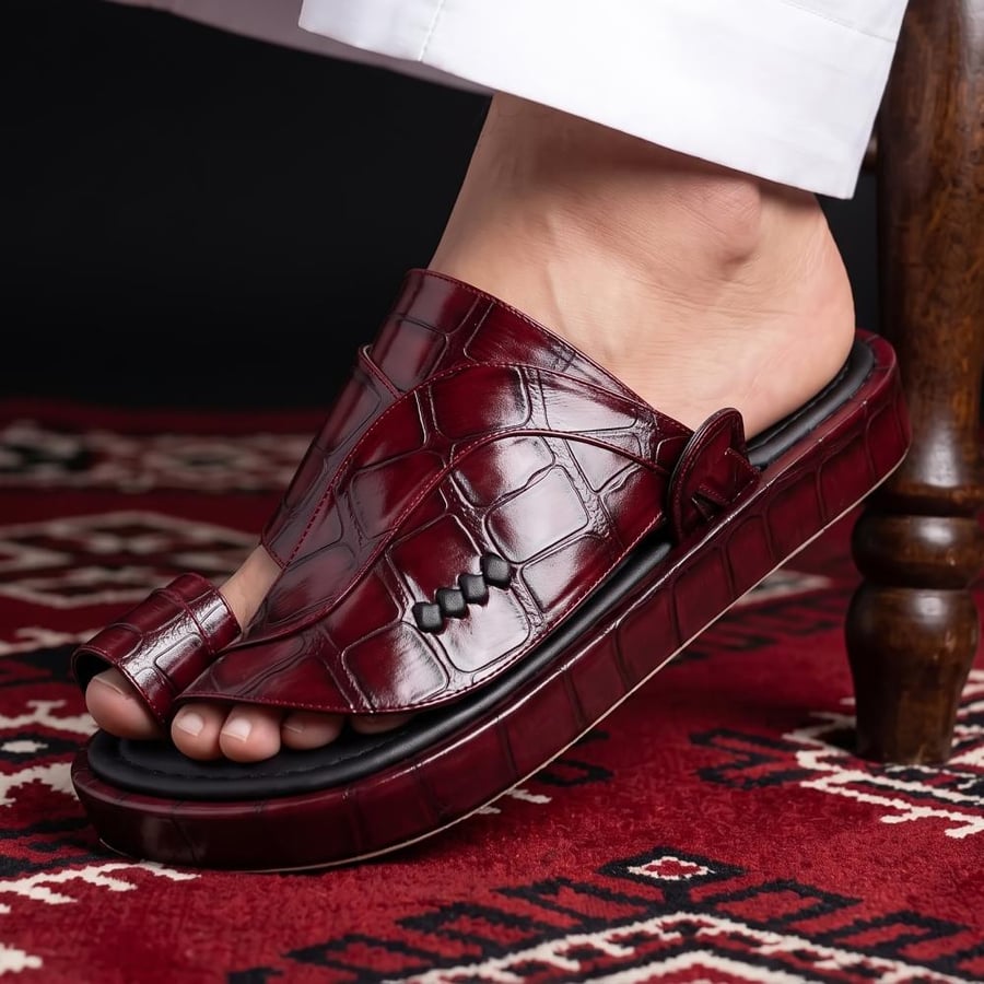 حذاء شرقي فاخر