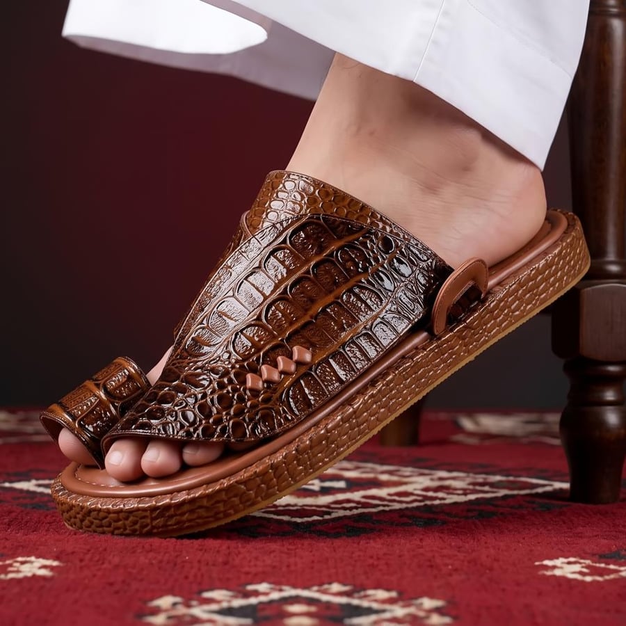 حذاء شرقي فاخر