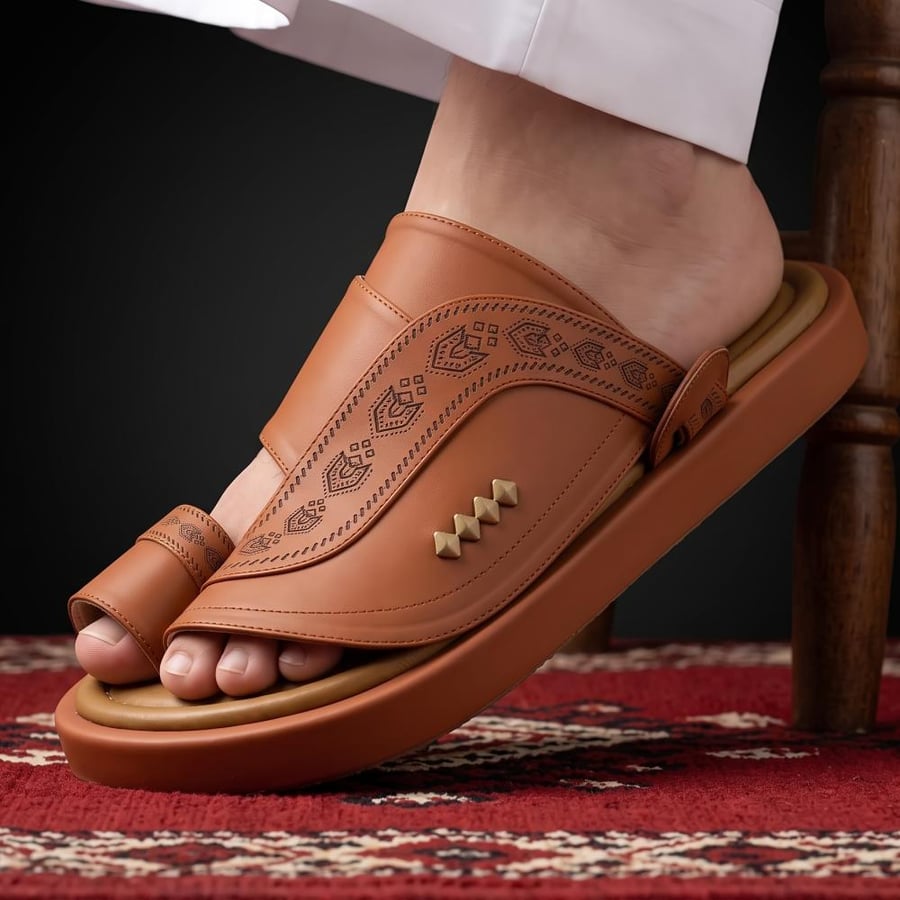 حذاء شرقي فاخر